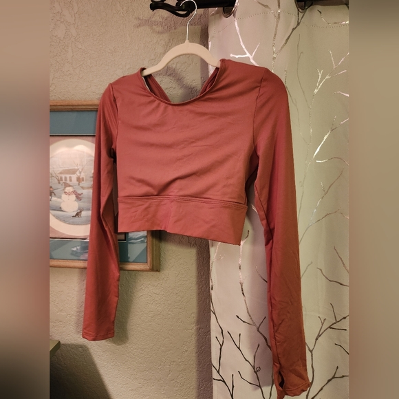 Gym crop top with thumb holes - Picture 1 of 2